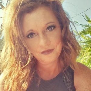 Meet your Posher, Lorie